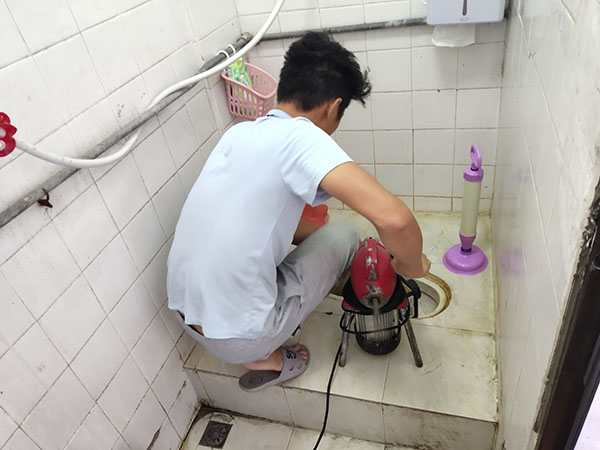 大兴肥皂掉到马桶里把马桶堵住了怎么办？马桶堵住了怎么办